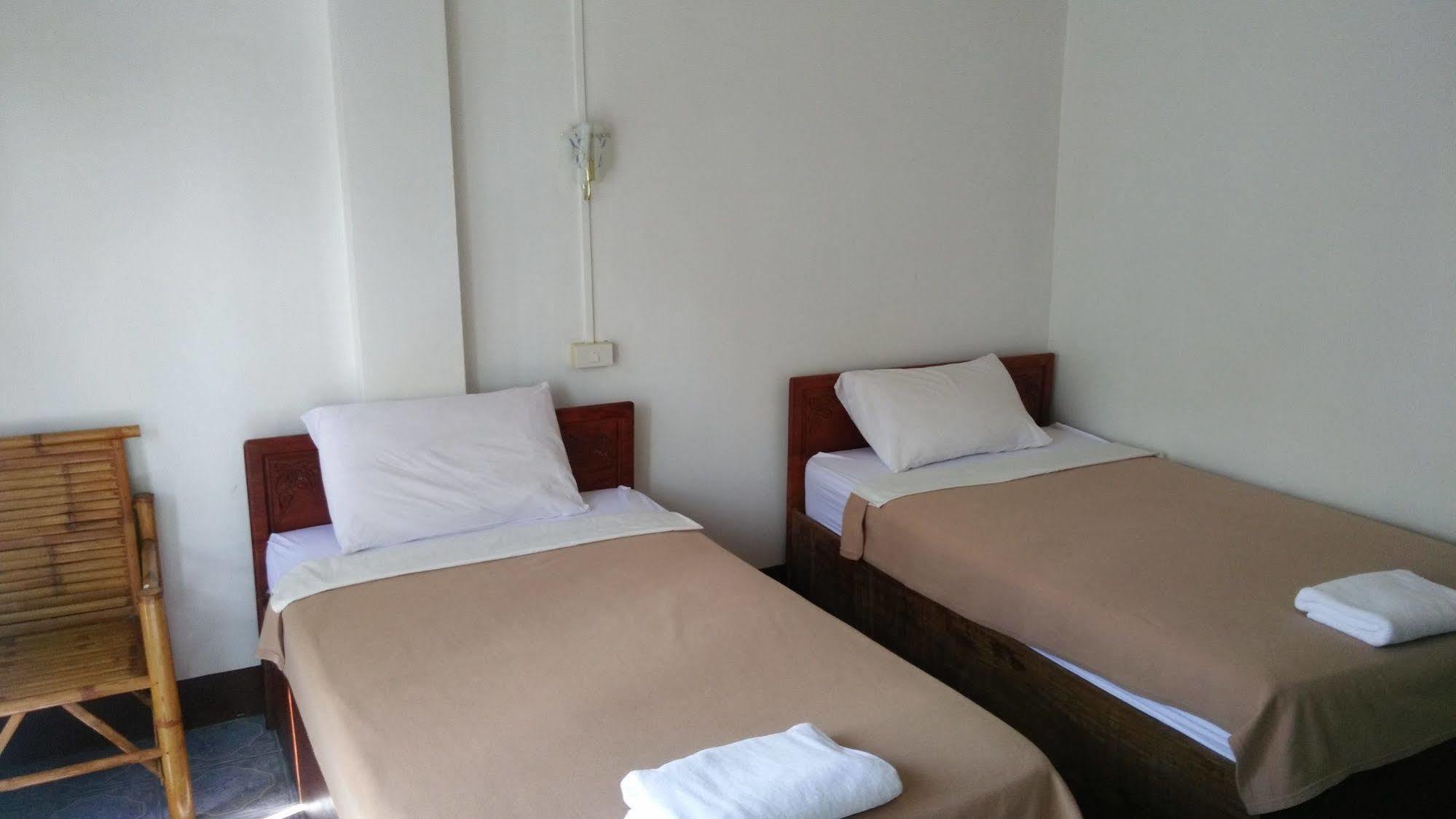 Chanthasom Guesthouse Ban Nongdouang المظهر الخارجي الصورة